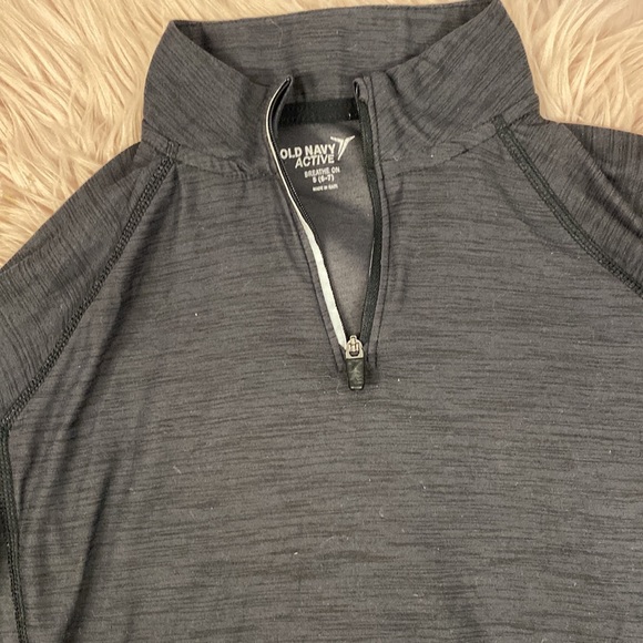 Old Navy active shirt - Picture 2 of 3